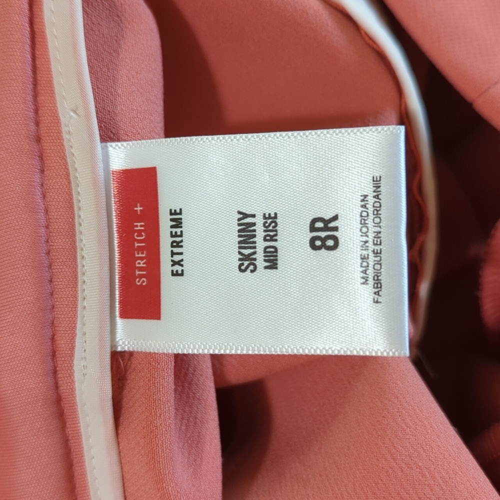 LIKE NEW Express Extreme Stretch Mid Rise Skinny Pants in Salmon Size 8 Regular - Picture 9 of 11